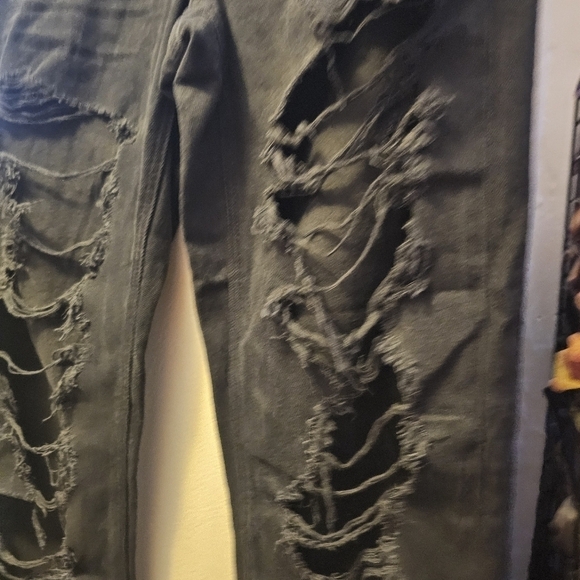 AE Strigid Ripped Mom Jean - Picture 7 of 11